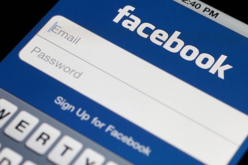 GUIDA: Come entrare su Facebook senza email e password